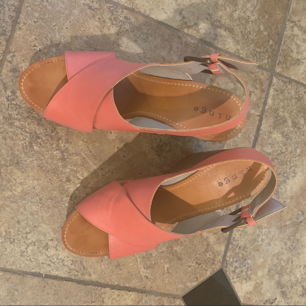 Hinge melon color size 9 wedges